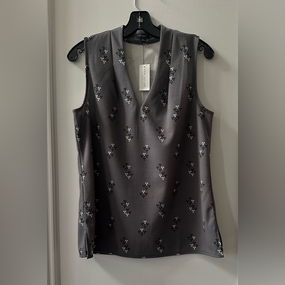 NWT Ann Taylor Factory Sleeveless Gray V-neck Top (orig. $50)